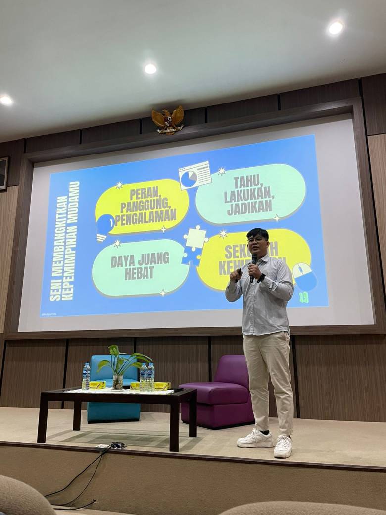 Menjadi Pembicara pada Kegiatan Diklat Kepemimpinan dengan Tema Mentality for Success di UKDW Yogyakarta